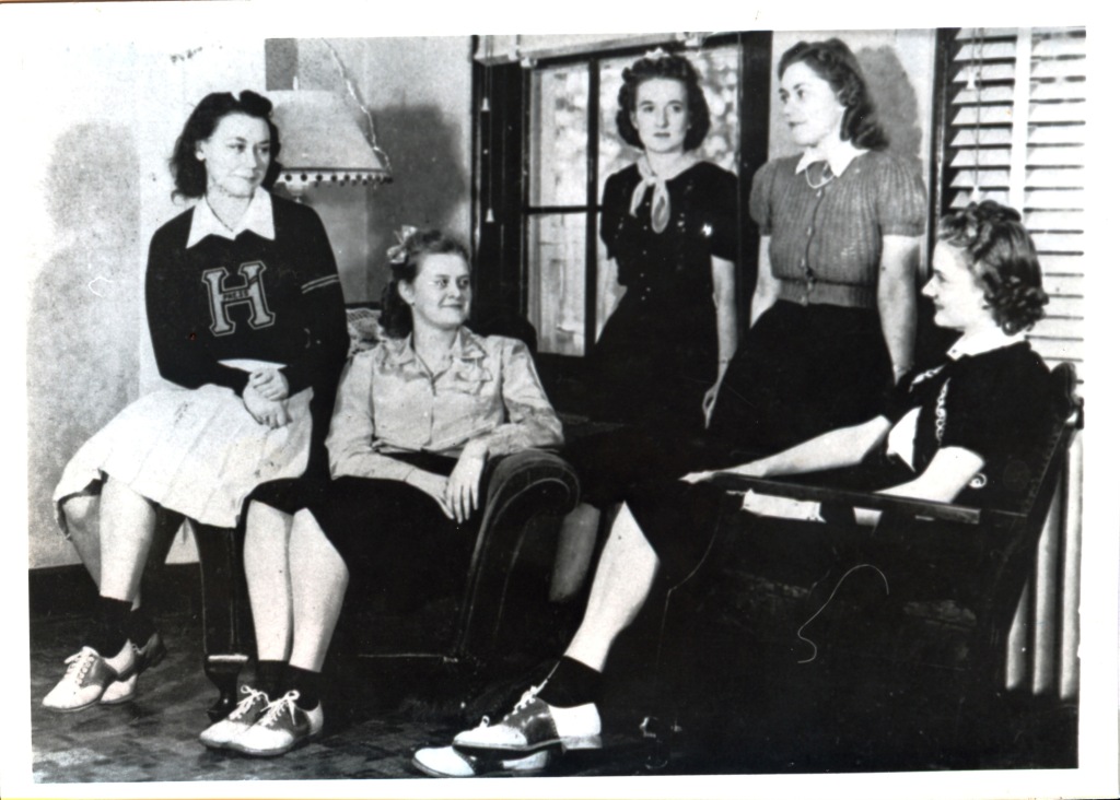 Photo of women at Harding in the 1930s.
