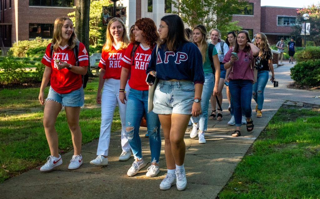 Photo of Harding students walking on campus.