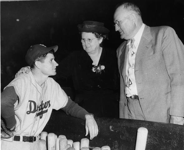 Photo of Preacher Roe with his parents Dr. C. E. and Elizabeth Ducker Roe.